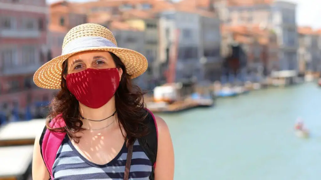 red surgical mask